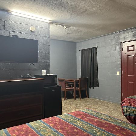 Budget Inn Of Mineola Экстерьер фото